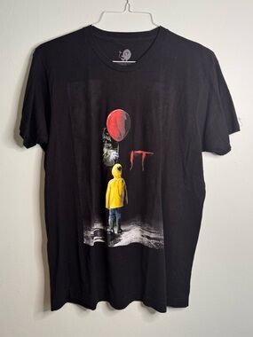 IT Graphic Tshirt (L)